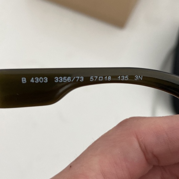 NWT Burberry Women’s Brownish Black oversized Sunglasses. - Picture 3 of 10